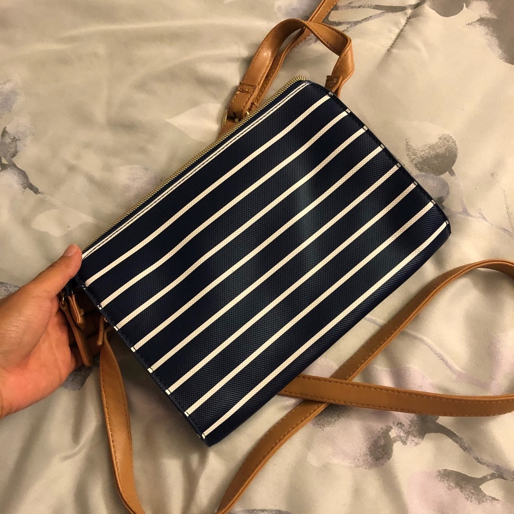 Kenneth Cole crossbody bag - Picture 3 of 6